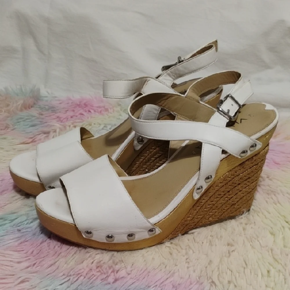 (#23) Via Spiga White Leather Silver Studded Wedge Sandals Sz.8M